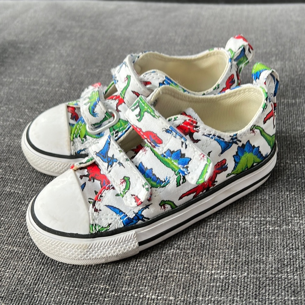 Dinosaur converse toddler size 7